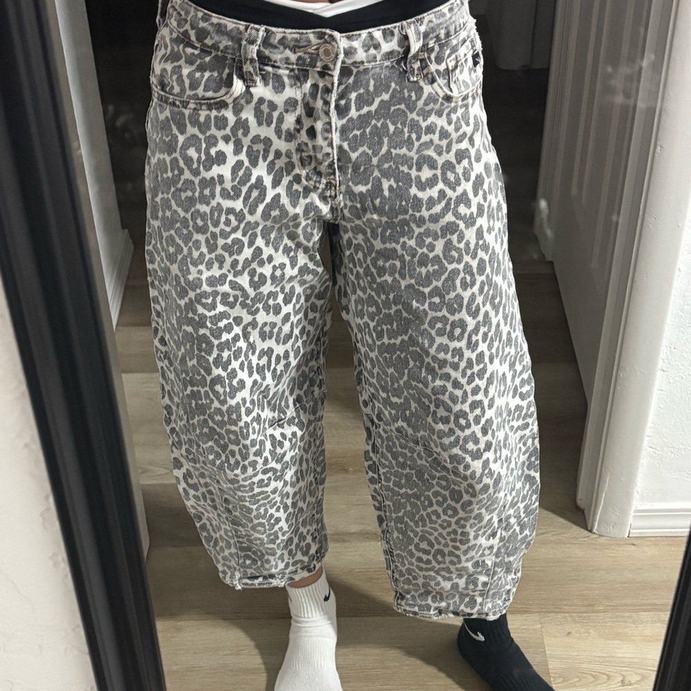 KanCan Gray Leopard Print Women's barrel - Picture 2 of 2